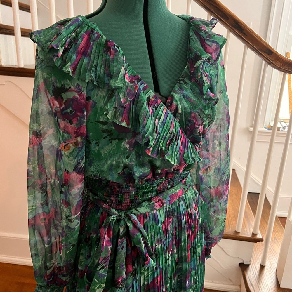 Chic Floral Long Sleeve Dress in Green and Purple